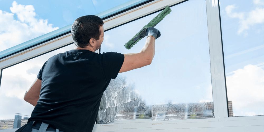 شركة تنظيف واجهات زجاج في الشارقة